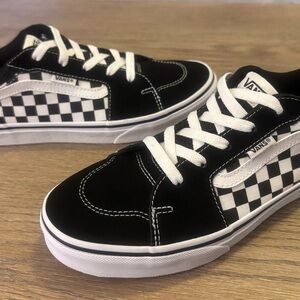 Checkerboard Vans Filmore - Size: Youth (6.5)/ Women’s (8)